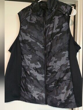 Avia Black Gray Camo Quilted Vest